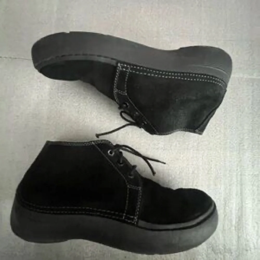 Men's Black Suede Lace-Up Chukka Boots